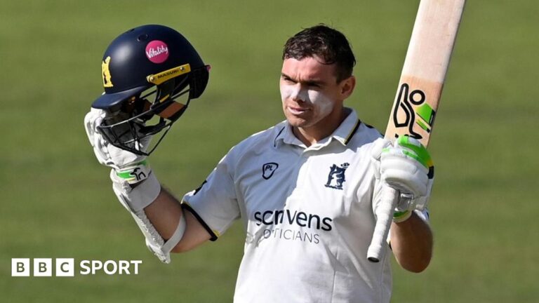Latham puts Warwickshire on top against Surrey